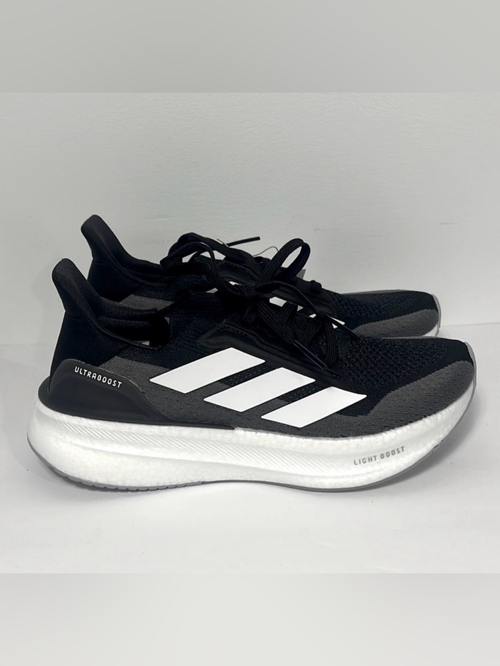 Adidas Women’s Ultraboost 5X Black/White/Carbon Sneakers Size: 8